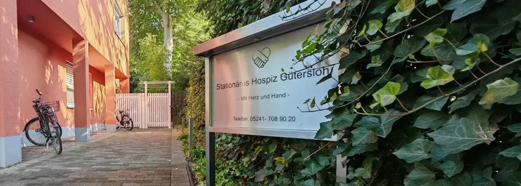 Der Eingang zum Hospiz